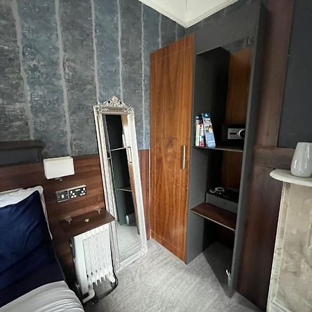 Upstairs Studio - Private Kitchenette And Small En-Suite Dublin Exteriör bild