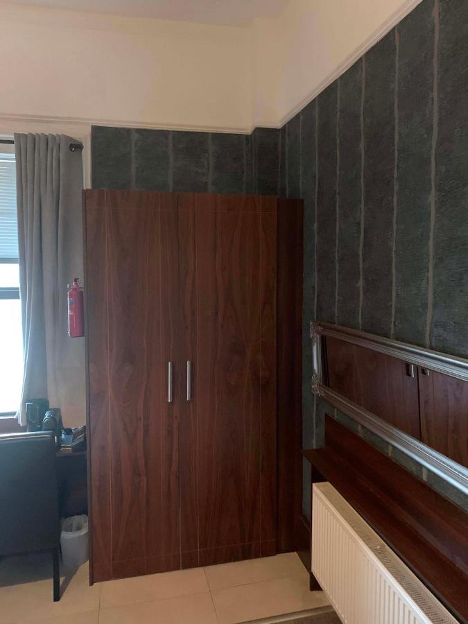 Upstairs Studio - Private Kitchenette And Small En-Suite Dublin Exteriör bild